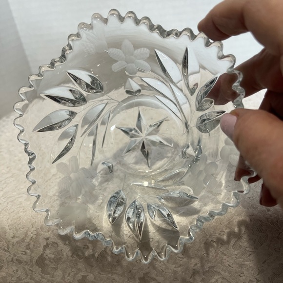 Vintage etched floral glass candy dish/bowl - Picture 3 of 4